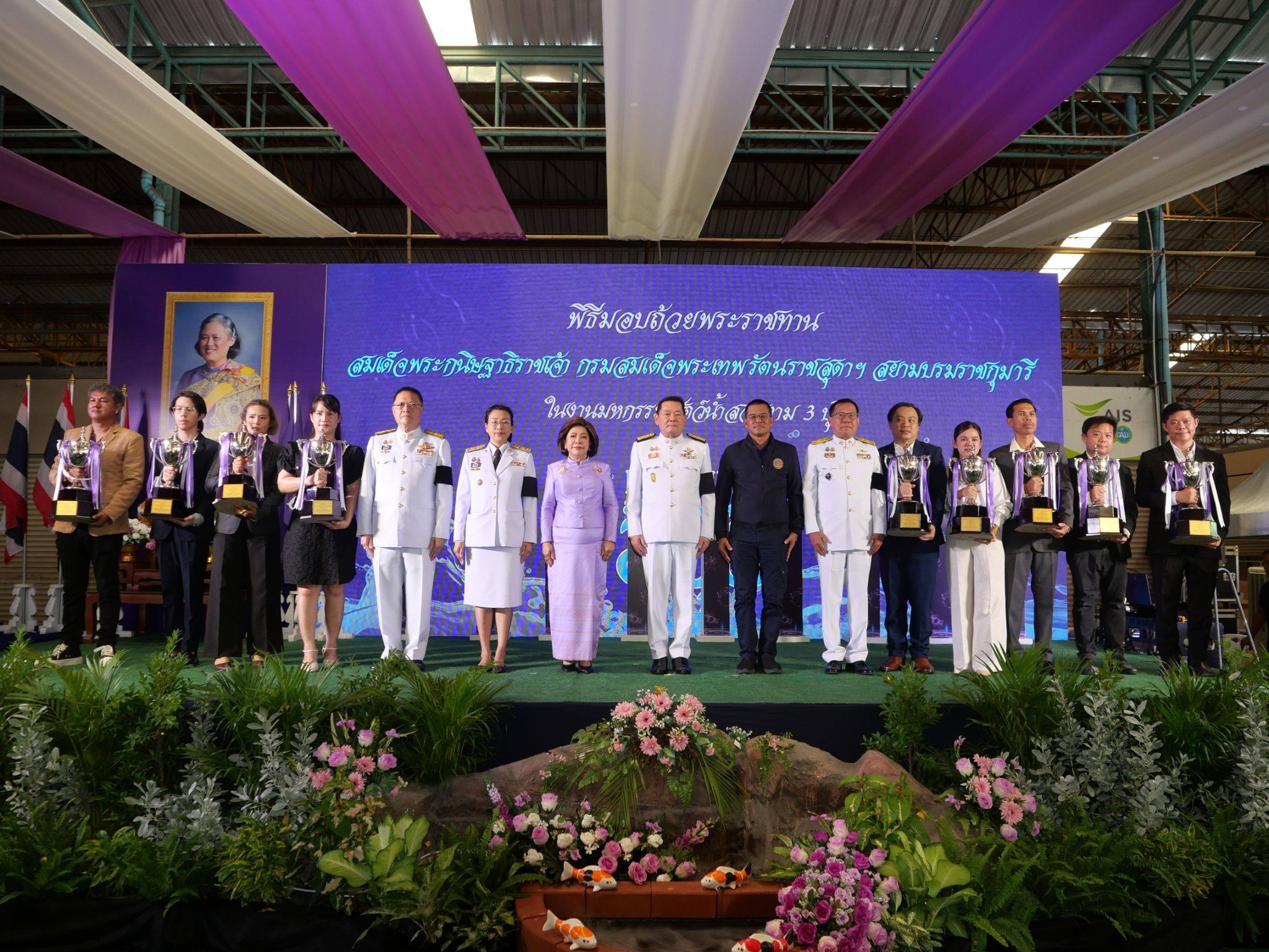 จังหวัดสุพรรณบุรี เข้าร่วม &ldquo;มหกรรมสัตว์น้ำสวยงาม 3 บุรี&rdquo; ชูศักยภาพฮับปลาสวยงามไทยดันยอดส่งออกทะลุพันล้าน