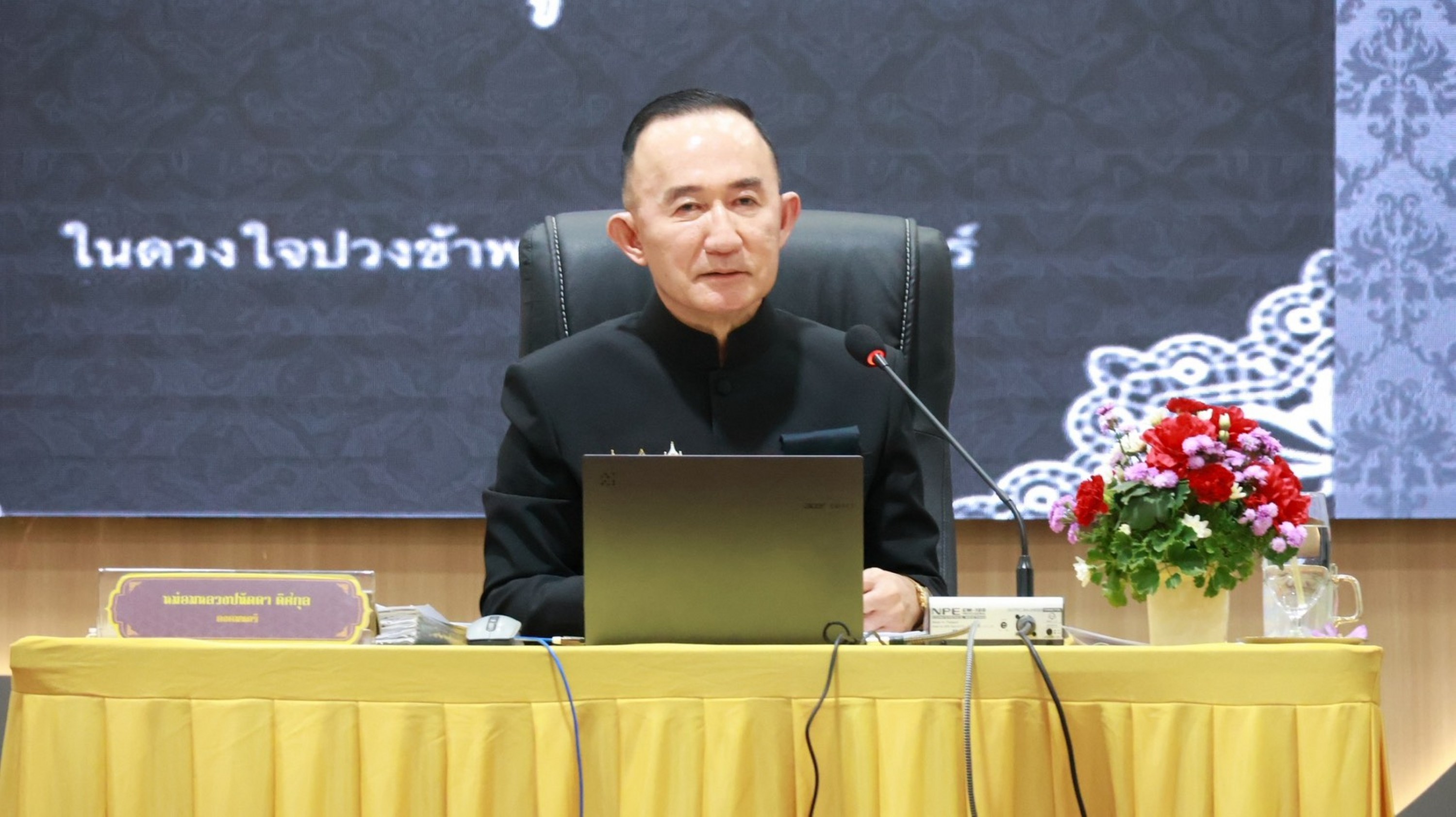 องคมนตรี &ldquo;ม.ล.ปนัดดา ดิศกุล&rdquo; บรรยายพิเศษเรื่อง "จะประพฤติปฏิบัติสิ่งใด ขอให้รำลึกในความเป็นคนไทยใต้ร่มพระบารมี" ให้แก่นักเรียนระดับมัธยมศึกษาตอนปลายในพื้นที่จังหวัดสุพรรณบุรี