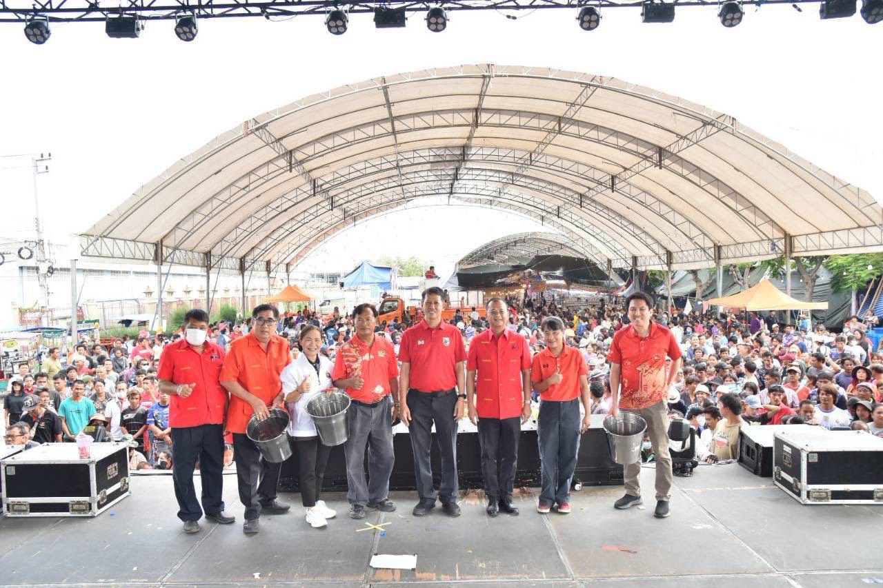 รองผู้ว่าฯสุพรรณบุรี ประธานพิธีทิ้งกระจาดดินให้ทาน ในงานประเพณีทิ้งกระจาดจังหวัดสุพรรณบุรี ประจำปี 2569