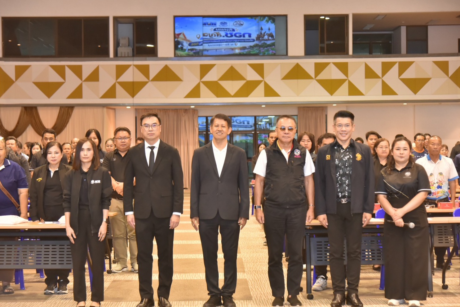 รองผู้ว่าฯสุพรรณบุรี ประธานในพิธีและกล่าวเปิดกิจกรรม กอช.สัญจร เพื่อสร้างความรู้ความเข้าใจและส่งเสริมการออมเงินกับ กอช. ณ จังหวัดสุพรรณบุรี