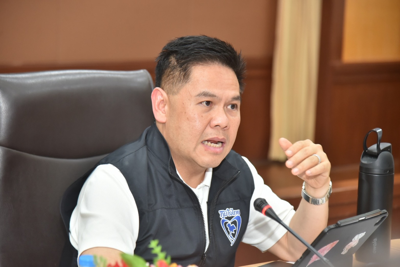 รมว.อุตสาหกรรม ประธานการประชุมติดตามสถานการณ์อุทกภัยในพื้นที่จังหวัดสุพรรณบุรี
