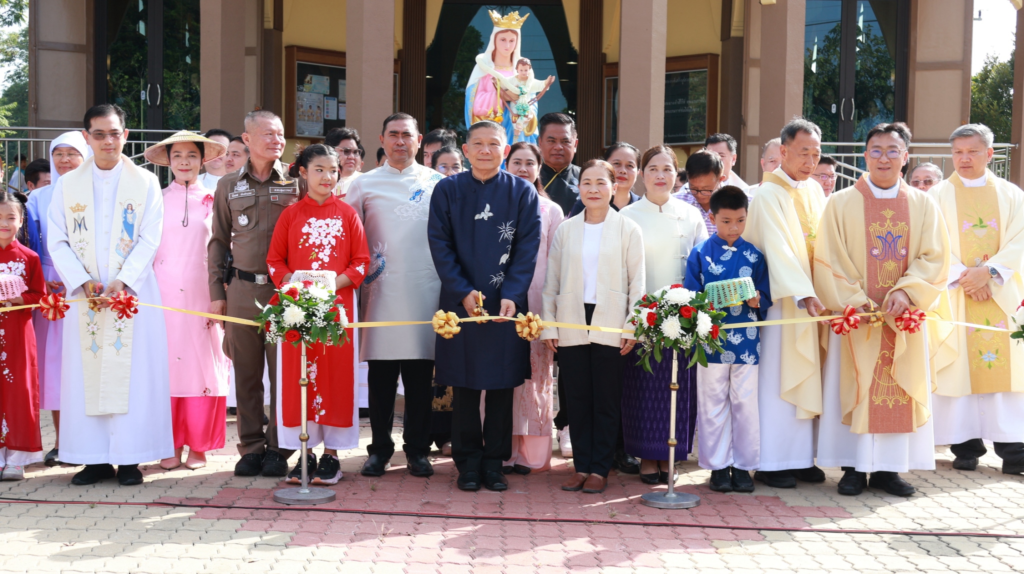 ผู้ว่าฯสุพรรณบุรี ประธานพิธีเปิดกิจกรรมสืบสานประเพณีวัฒนธรรมท้องถิ่นไทย - ญวน "ประเพณีแห่แม่พระทางสายน้ำ" ประจำปีงบประมาณ พ.ศ.2570